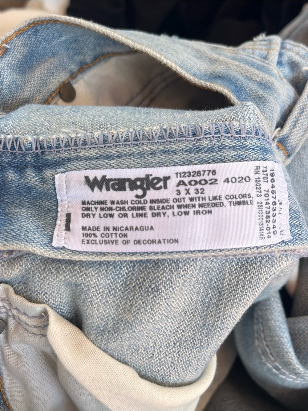 Wrangler Women’s Cowboy Cut Slim Fit Jeans Size 3X32 Distressed High Rise - Picture 6 of 8